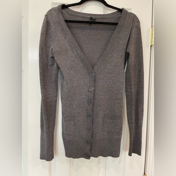 Heather Gray Button-up V-Neck Cardigan - Picture 2 of 4